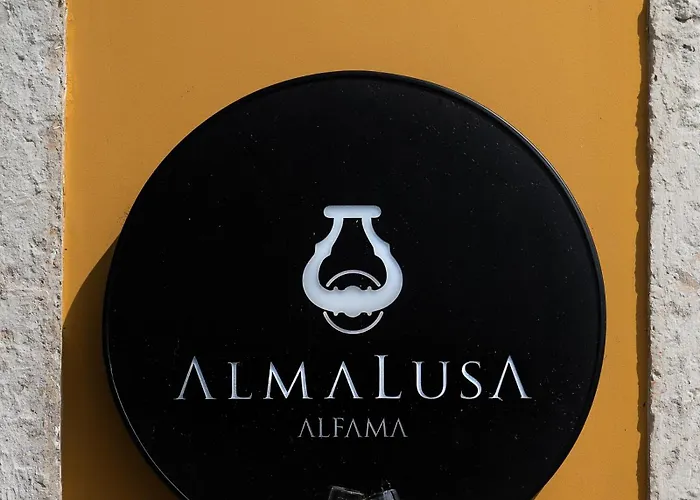 Almalusa Alfama 4*
