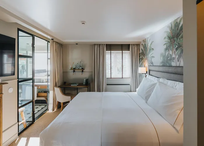 Almalusa Alfama 4*