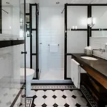 Almalusa Alfama 4*