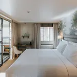 Almalusa Alfama 4*
