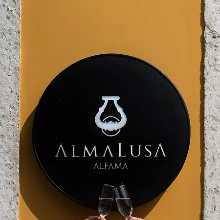 Almalusa Alfama 4*