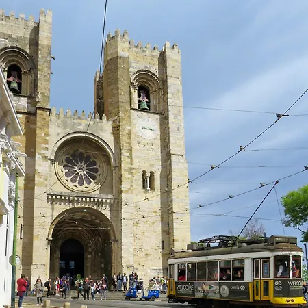 Hotel Almalusa Alfama 4*
