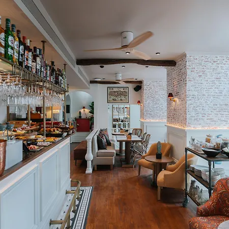 Almalusa Alfama Отель 4*